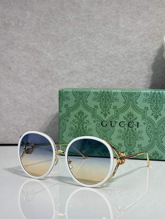 Picture of Gucci Sunglasses _SKUfw79759901fw
